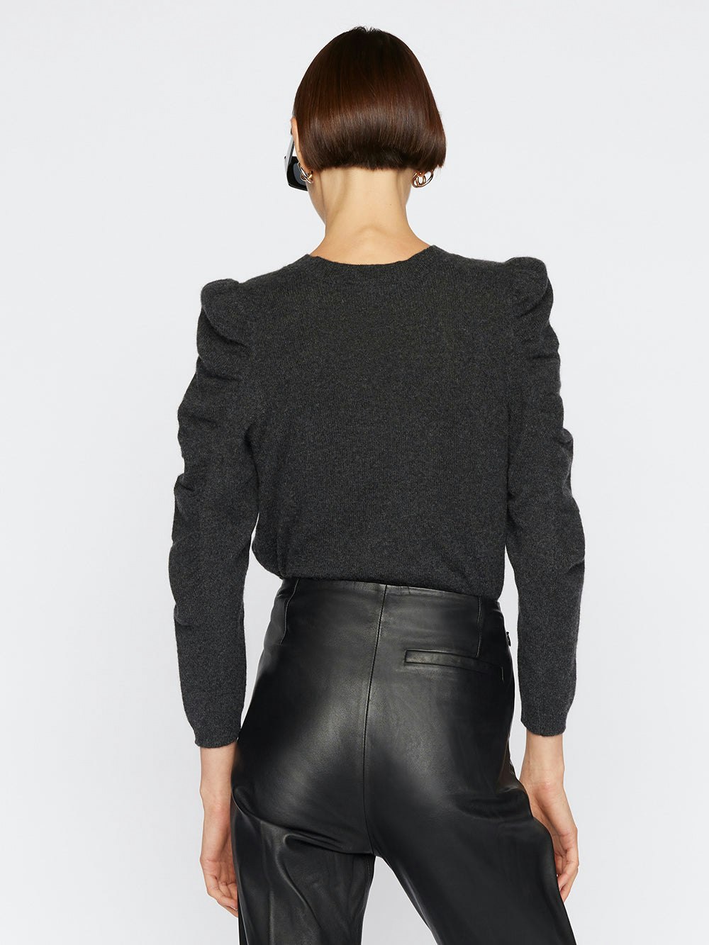 sweater back view alt:fit2